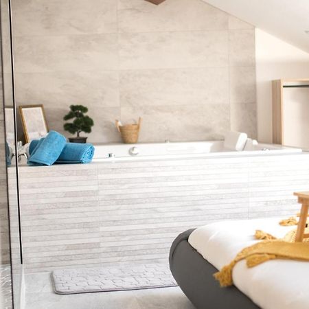 Lova Spa Saint-Etienne ภายนอก รูปภาพ